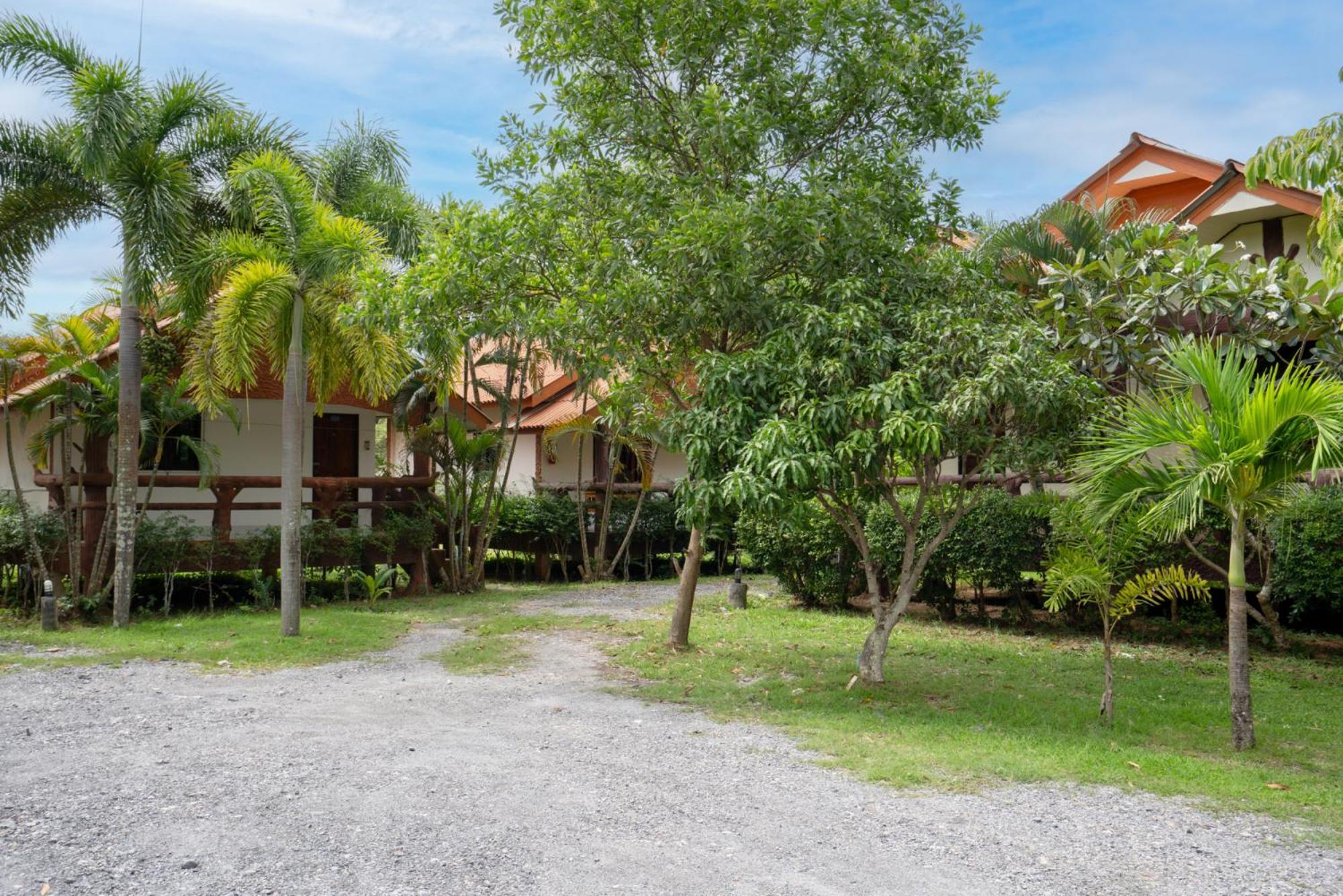Lanta School Beach Resort 코란타 외부 사진